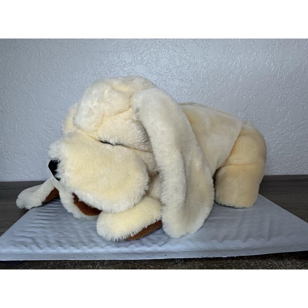 Vintage Wrinkled Face Bull Dog Plush Laying Down 1986 Gro-well Wrinkly Cream